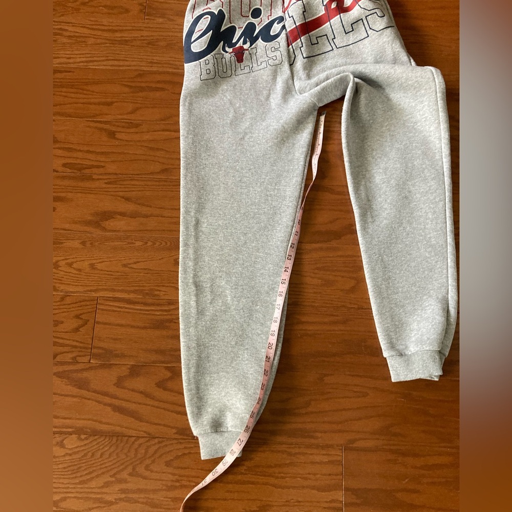 NBA Chicago Bulls Joggers Drawstring Waist Sweatpants Size EU L Gray Black - Picture 7 of 9